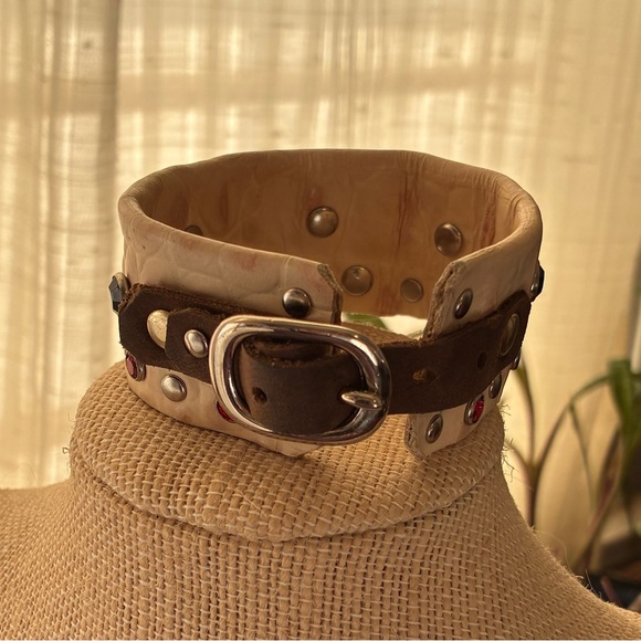 Leather Cuff Bracelet With Buckle Closure - Picture 2 of 3